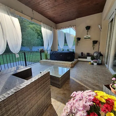 Erdei Apartment